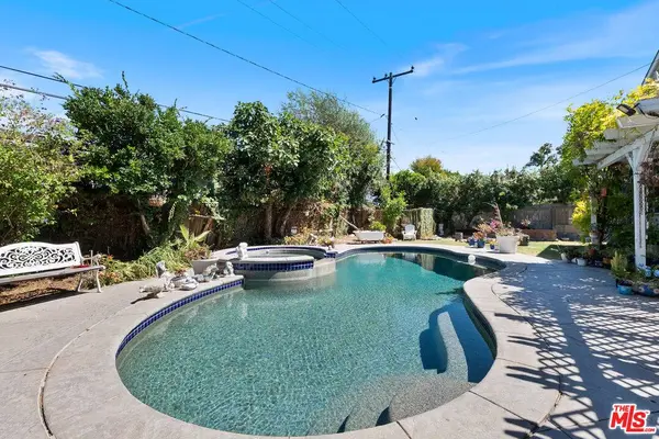 1075 Corona Ln, Costa Mesa, CA 92626