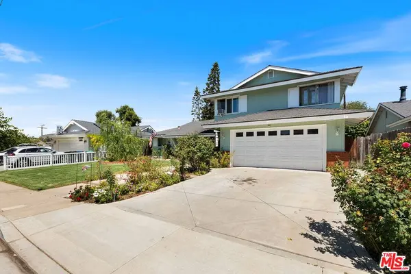1075 Corona Ln, Costa Mesa, CA 92626