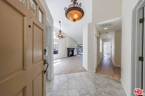 15632 Meadow Dr, Santa Clarita, CA 91387