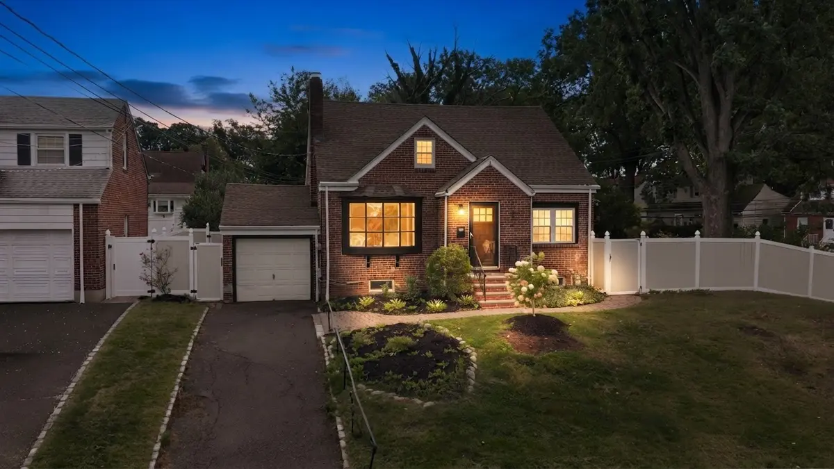 303 Huntington Rd, Union, NJ 07083-7943