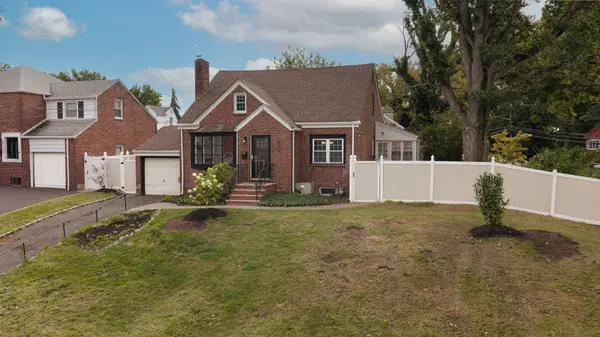 303 Huntington Rd, Union, NJ 07083-7943