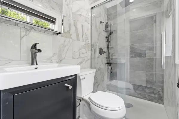 651 Floyd St, Englewood Cliffs, NJ 07632-2049