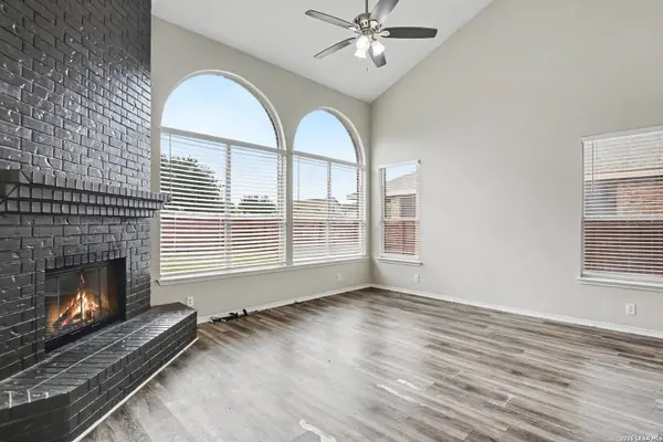 121 YEAGER CIR, Cibolo, TX 78108