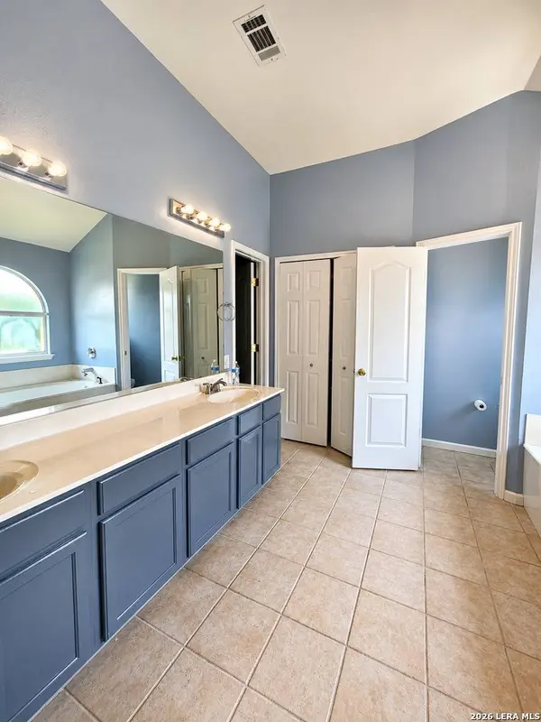 224 CORSICA DR, Cibolo, TX 78108