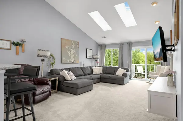 2161 Cool Stream CIR, Eagan, MN 55122