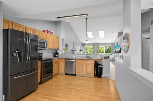 2161 Cool Stream CIR, Eagan, MN 55122