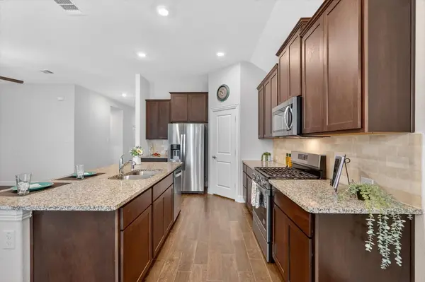 4004 Clearline DR, Forney, TX 75126