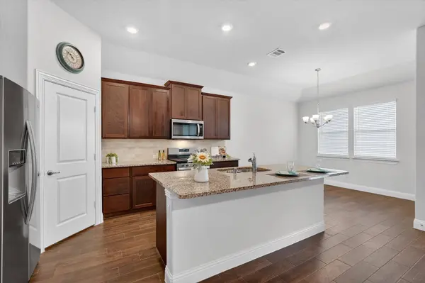 4004 Clearline DR, Forney, TX 75126