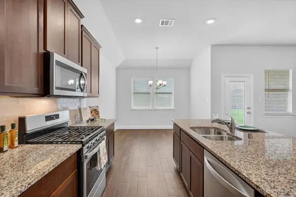 4004 Clearline DR, Forney, TX 75126