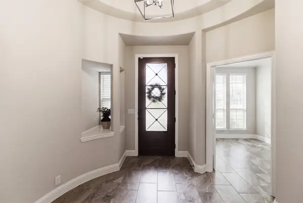 902 S Bluebird LN, Midlothian, TX 76065