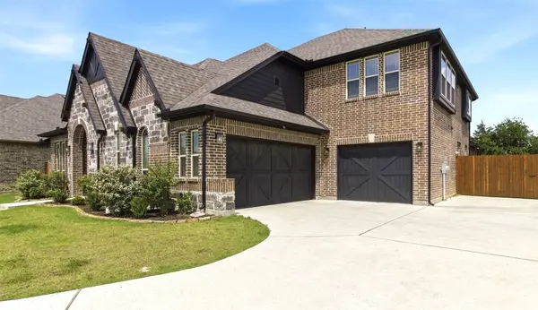 902 S Bluebird LN, Midlothian, TX 76065