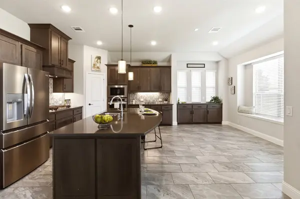 902 S Bluebird LN, Midlothian, TX 76065