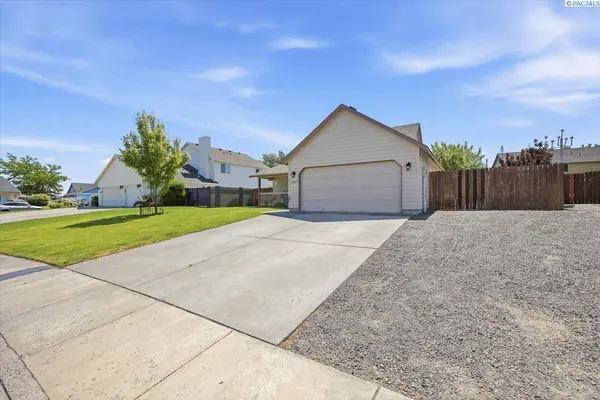 1607 W 33rd Ave, Kennewick, WA 99337