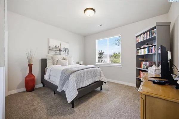 6749 Argos St., West Richland, WA 99353