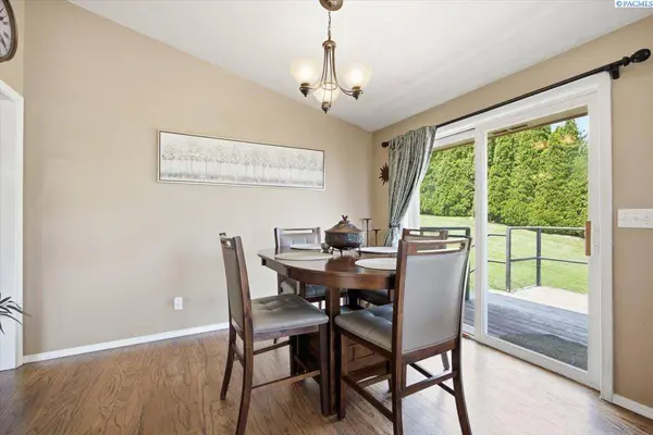 210 Rachel Rd, Kennewick, WA 99338
