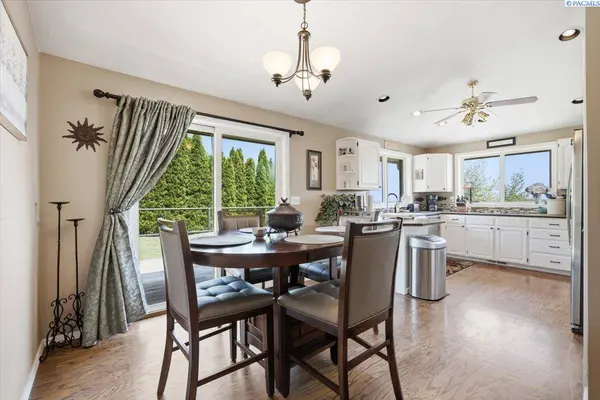 210 Rachel Rd, Kennewick, WA 99338