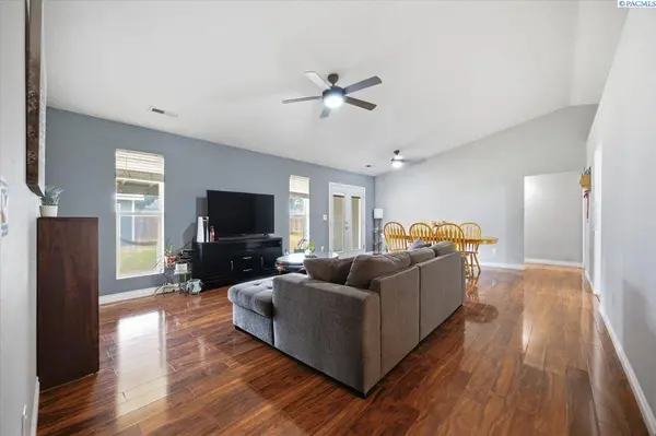 4501 W Grand Ronde Ave, Kennewick, WA 99336
