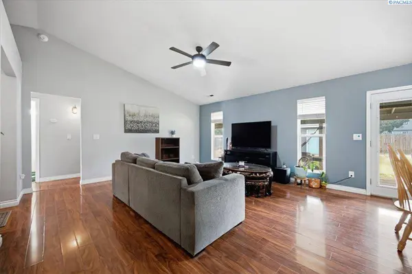 4501 W Grand Ronde Ave, Kennewick, WA 99336