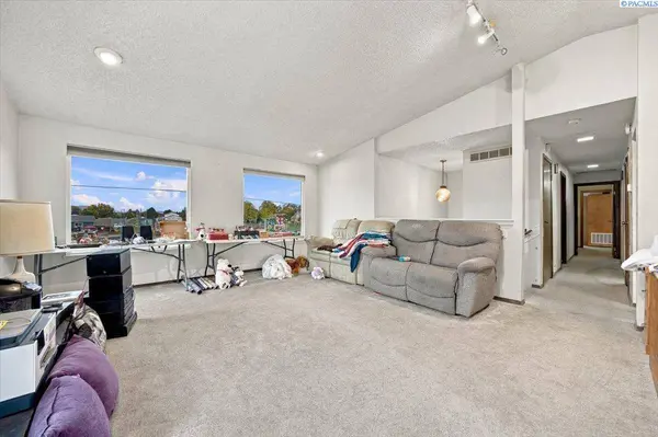 921 Road 56, Pasco, WA 99301