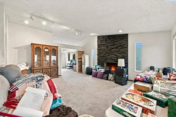 921 Road 56, Pasco, WA 99301
