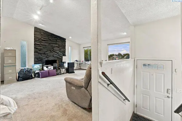 921 Road 56, Pasco, WA 99301