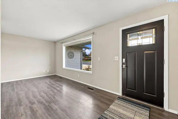 205 S Roosevelt St, Kennewick, WA 99336