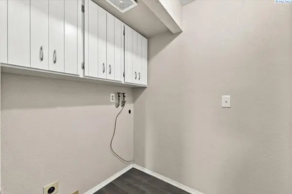 205 S Roosevelt St, Kennewick, WA 99336