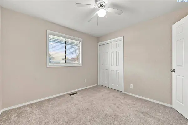 205 S Roosevelt St, Kennewick, WA 99336