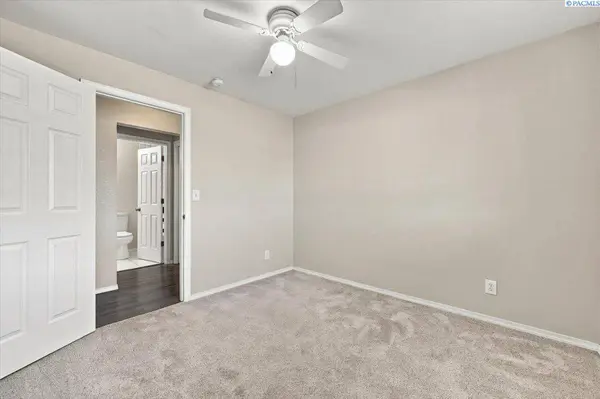205 S Roosevelt St, Kennewick, WA 99336