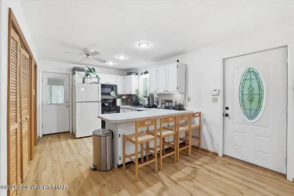126 Dunchurch DR, Bushkill, PA 18324
