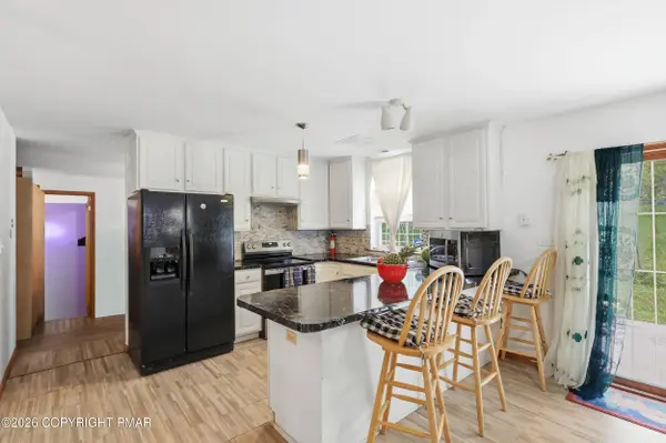 222 Martha LN, Blakeslee, PA 18610