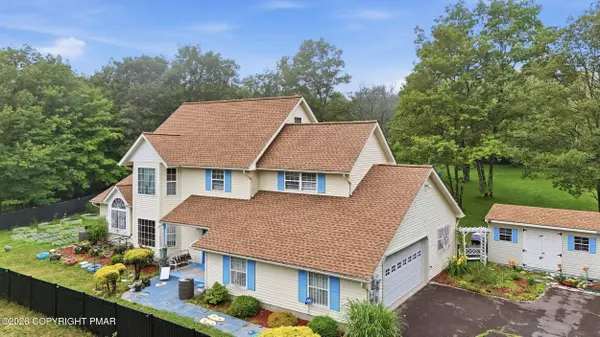 222 Martha LN, Blakeslee, PA 18610