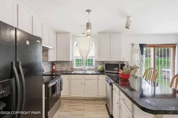 222 Martha LN, Blakeslee, PA 18610