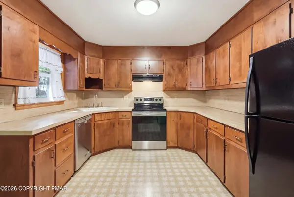 8466 Bumble Bee WAY, Tobyhanna, PA 18466