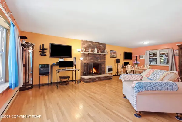 8466 Bumble Bee WAY, Tobyhanna, PA 18466