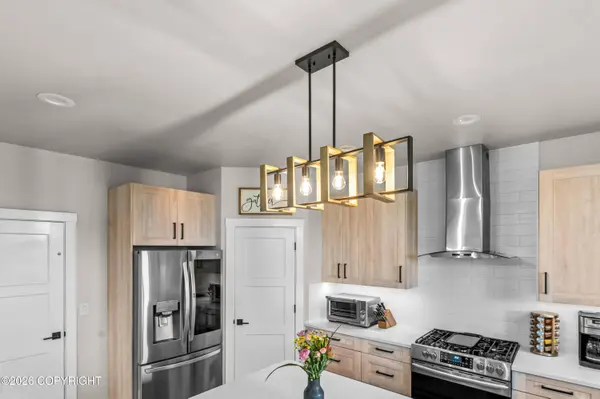 7903 Viola CIR, Anchorage, AK 99516