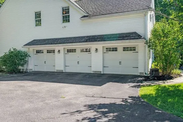 22 Sawyer Ln, Middleton, MA 01949