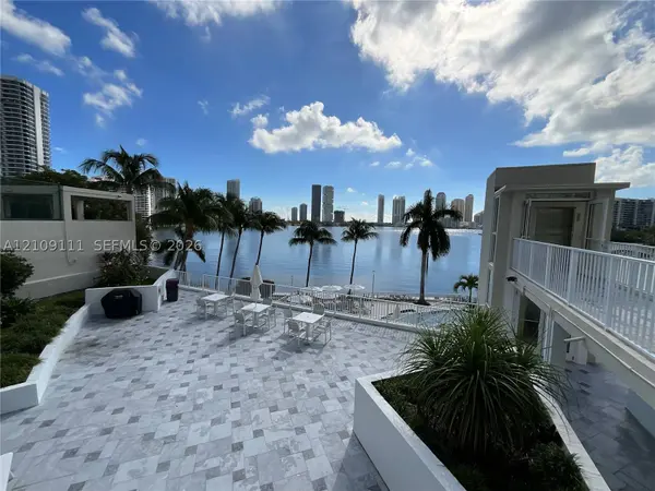 3370 Hidden Bay Dr #801, Aventura, FL 33180