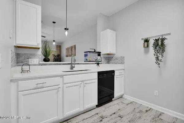 862 SOUTHERN CREEK DR, Jacksonville, FL 32259