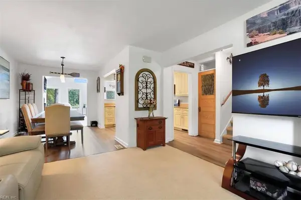 244 E McGinnis Cir, Norfolk, VA 23502