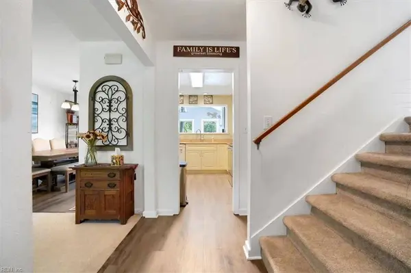 244 E McGinnis Cir, Norfolk, VA 23502