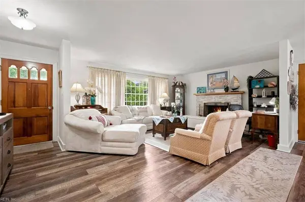 248 E McGinnis Cir, Norfolk, VA 23502