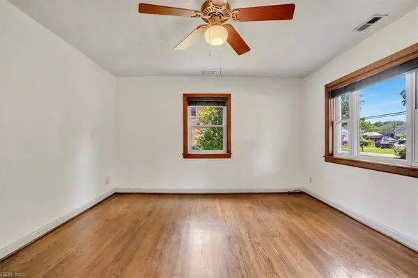 6010 Rolleston Ave, Norfolk, VA 23502