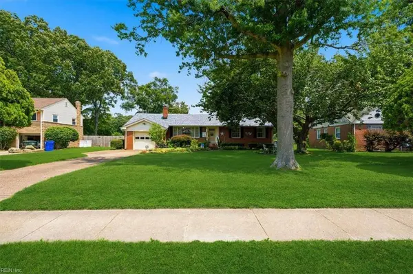 248 E McGinnis Cir, Norfolk, VA 23502
