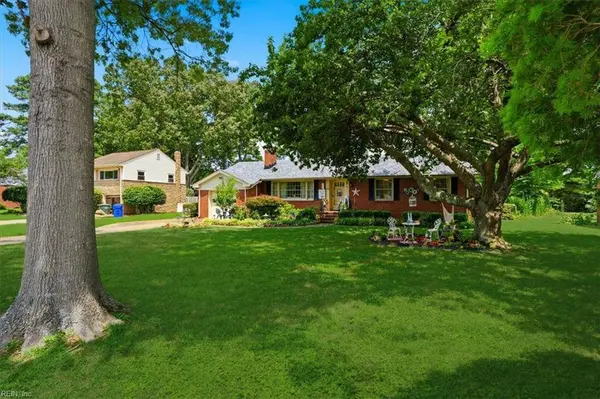 248 E McGinnis Cir, Norfolk, VA 23502