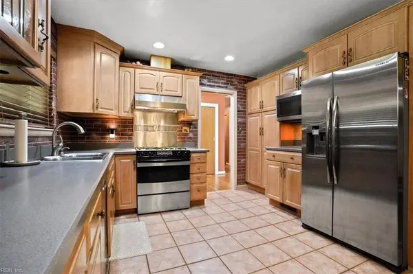 3741 Harton Rd, Virginia Beach, VA 23452