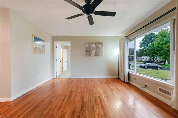 429 Gotham Rd, Virginia Beach, VA 23452