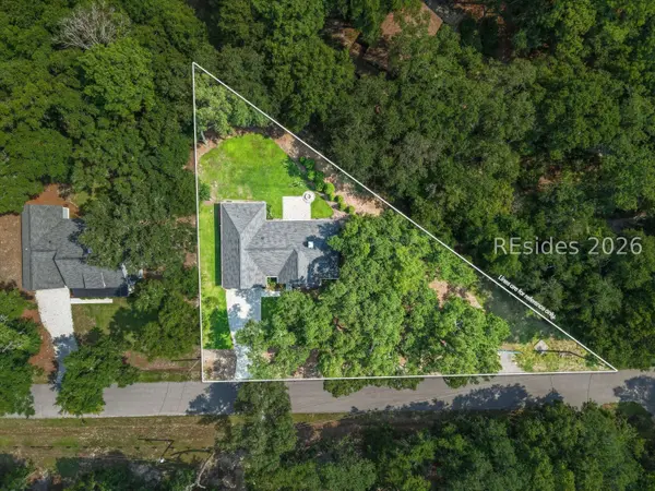 24 Alumni RD, Beaufort, SC 29907