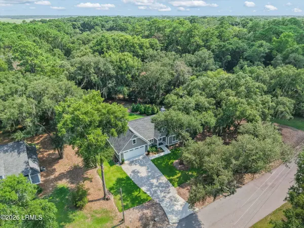24 Alumni RD Road, Beaufort, SC 29907