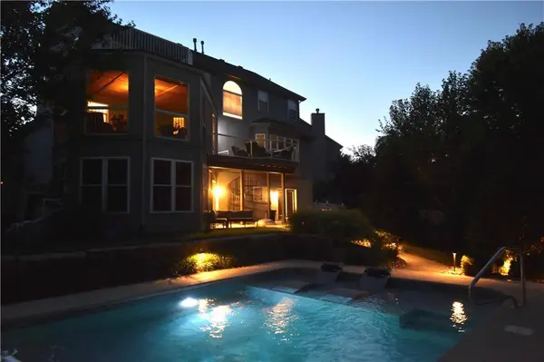 1037 Fox Run TER, Liberty, MO 64068